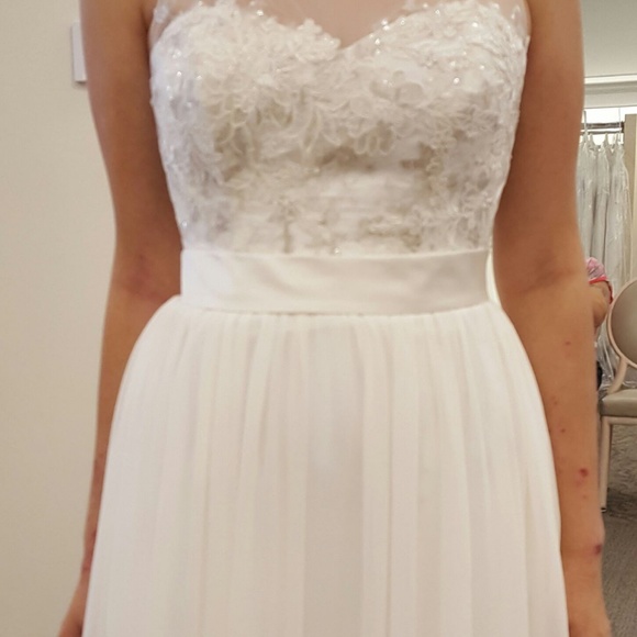 Wedding dress - Picture 2 of 5